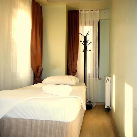 Plato Hotel *