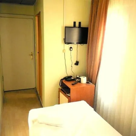 Plato Hotel *